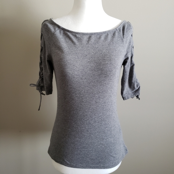 H&M Tops - 🌺$3 add on🌺 H&M gray top, Small, half sleeve